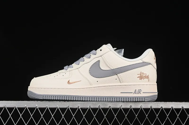 All categories Nk Air Force 1 Air Force series Nk Air Force 1 Low Air Force low-top Nike Air Force 1'07 Low Stusi co-branded gold embroidered gray hook Air Force 1 low-top casual sneakers XX3168-150